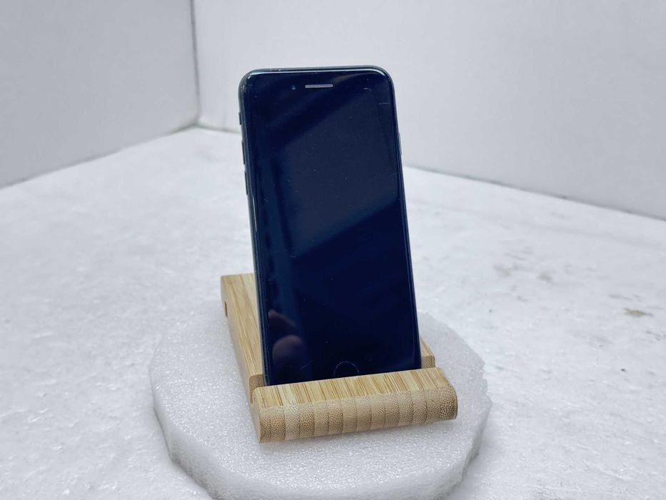 Apple iPhone SE 2020 256GB Black Батерия 77% Клас А | Гаранция