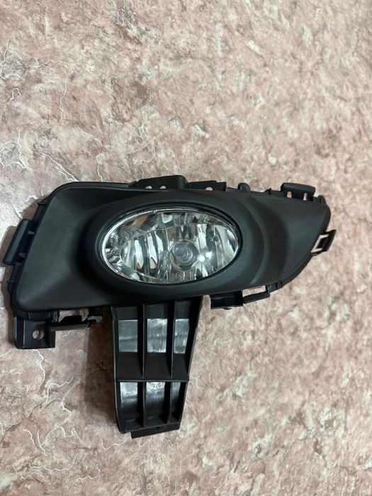 Противотуманник mazda 3. 2007г.