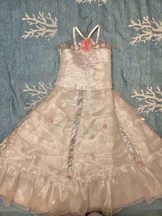 Платье  белое. Новогоднее.