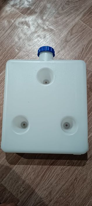 Продам пластмассовый бак