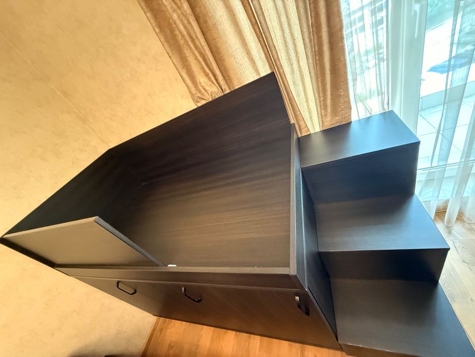 Двуетажно детско легло с вградени гардероби (почти ново)