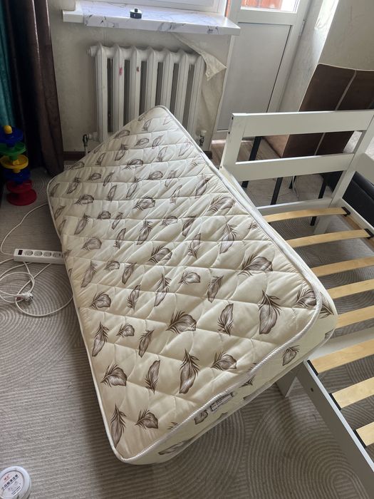 Кроватка с матрасом