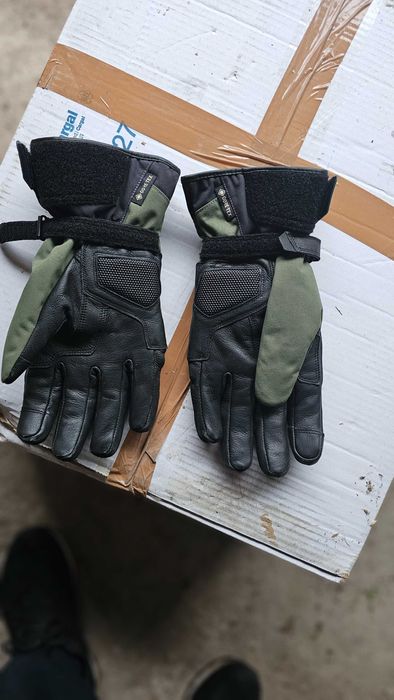 Ръкавици за мотор BMW и каски