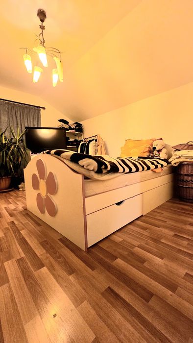 Set dormitor copii complet, 7 piese, alb & roz – stare impecabilă,