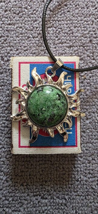 Кулоны с натуральными камнями.