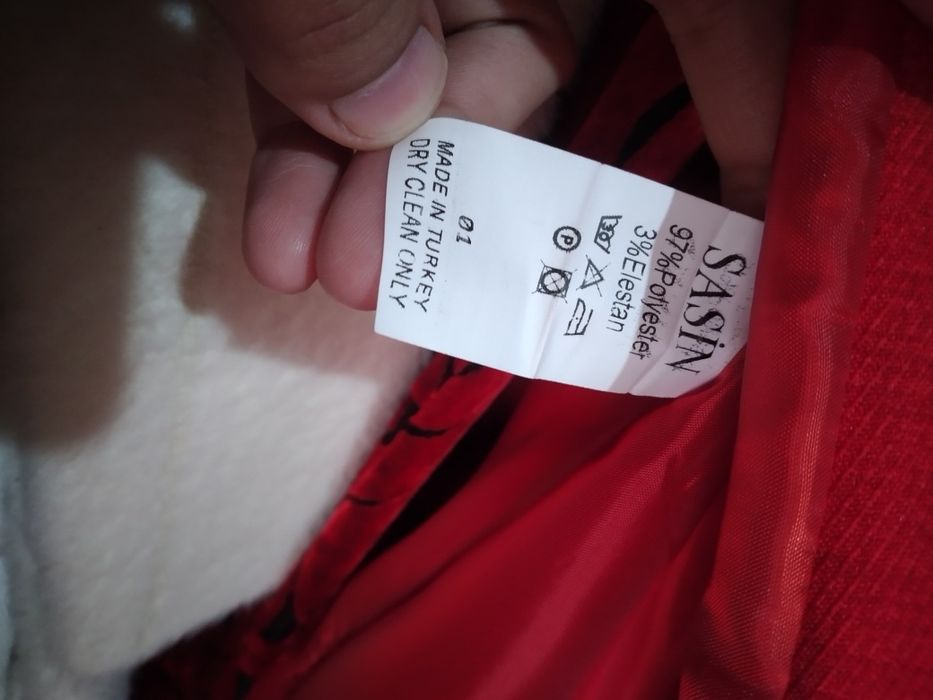 Красный пиджак красивый