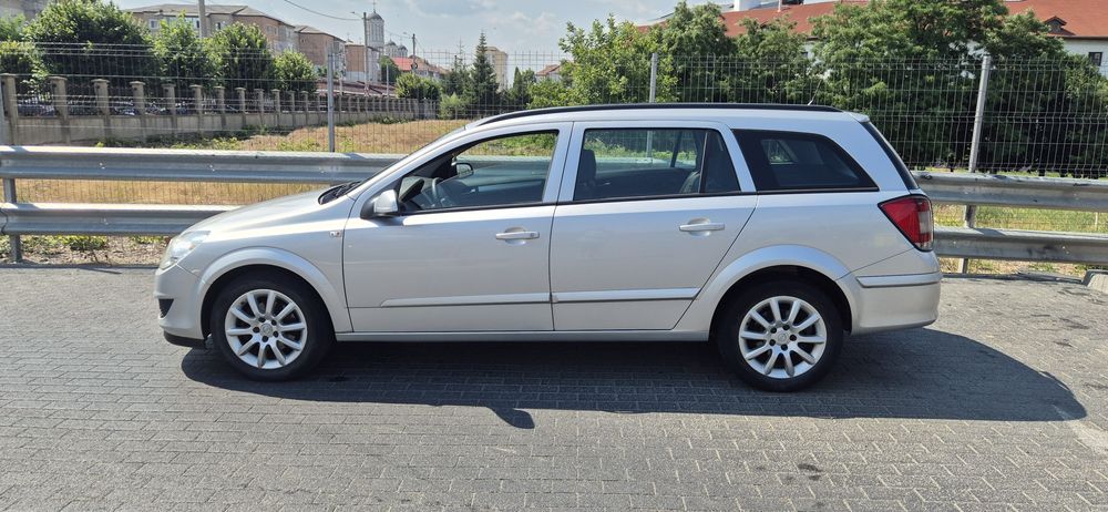 OPEL Astra 2010