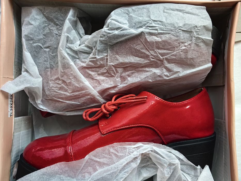 Pantofi cu platformă și ghete crem