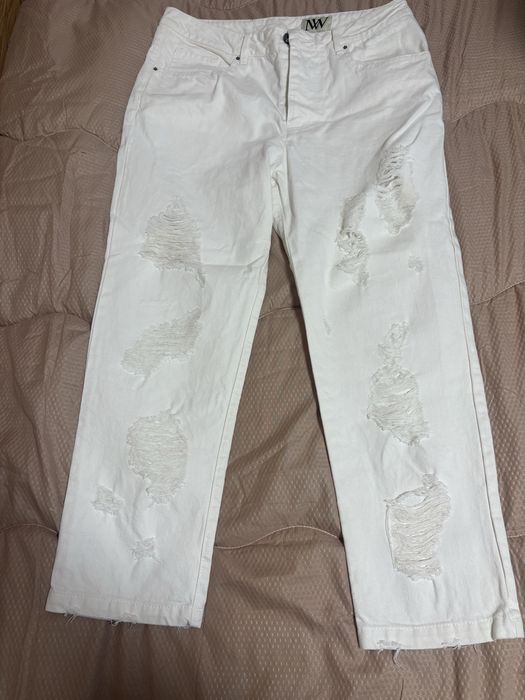 Нови дънки на. Negative