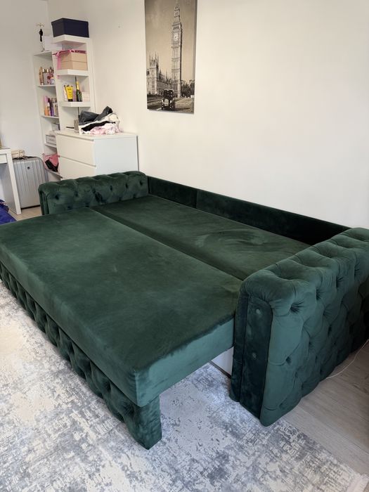 Canapea extensibilă Chesterfield verde smarald + măsuță otomană | Stare excelentă