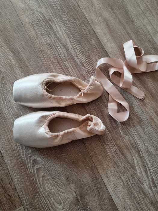 Продам Пуанты 35 р.