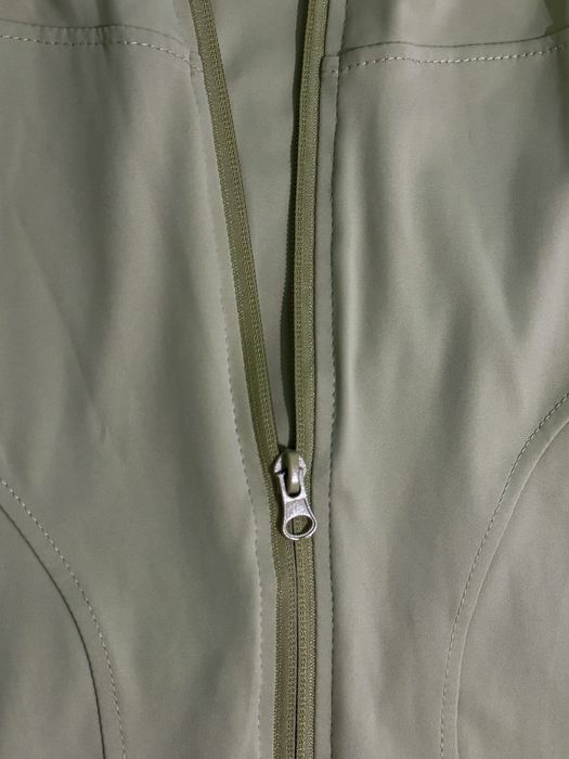 светло-зеленый рашгард