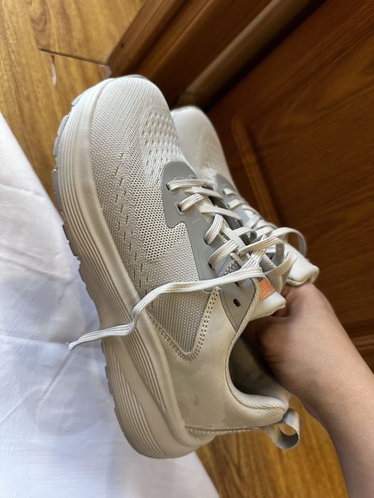 Кроссовки унисекс 40 размер