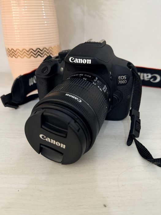 Canon EOS 700d продам в отличном состоянии