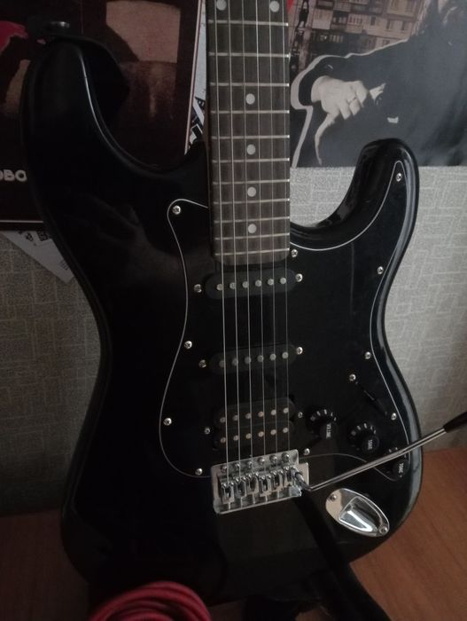 Продам электрогитару Levinson Stratocaster