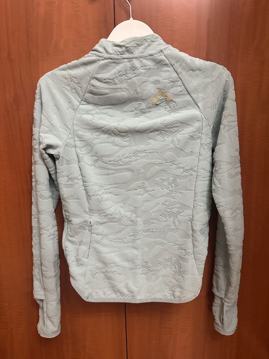 Спортивный лонгслив Nike