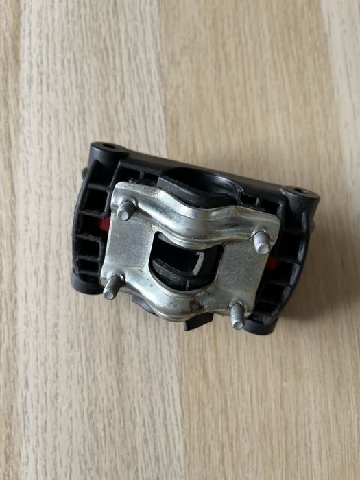 Стойка, скоба за захващане на детско столче