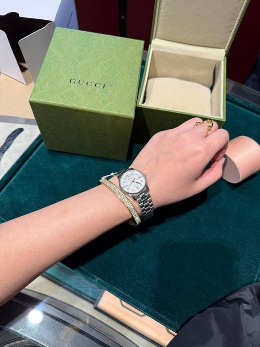 Женские часы Gucci