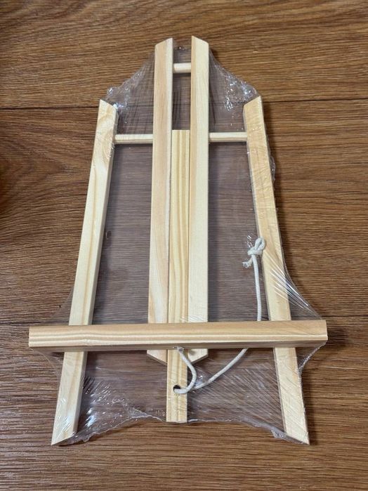 срочно продам Набор для рисования  (мольберт, холст, кисти, палитра)