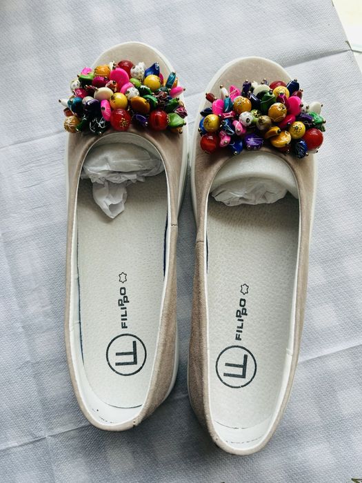 Дамски обувки с цветни мъниста