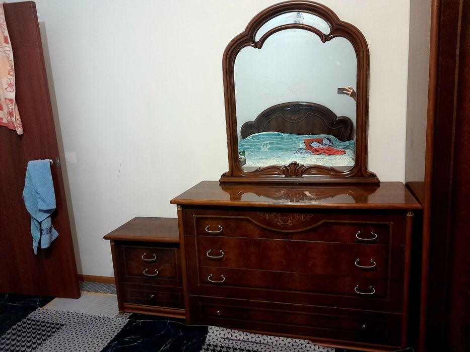 Продам спальный гарнитур