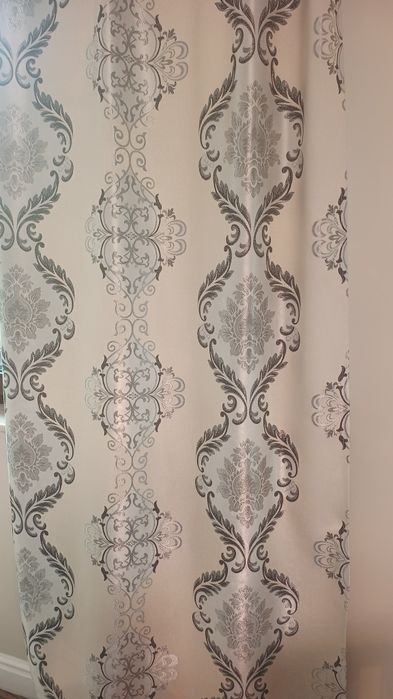 Vând perdele gata cusute