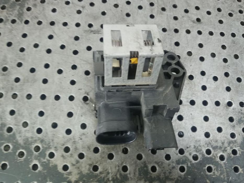 releu ventilator 1.2b  citroen c3 3 sx  2022 9827892380-00  34f30100404