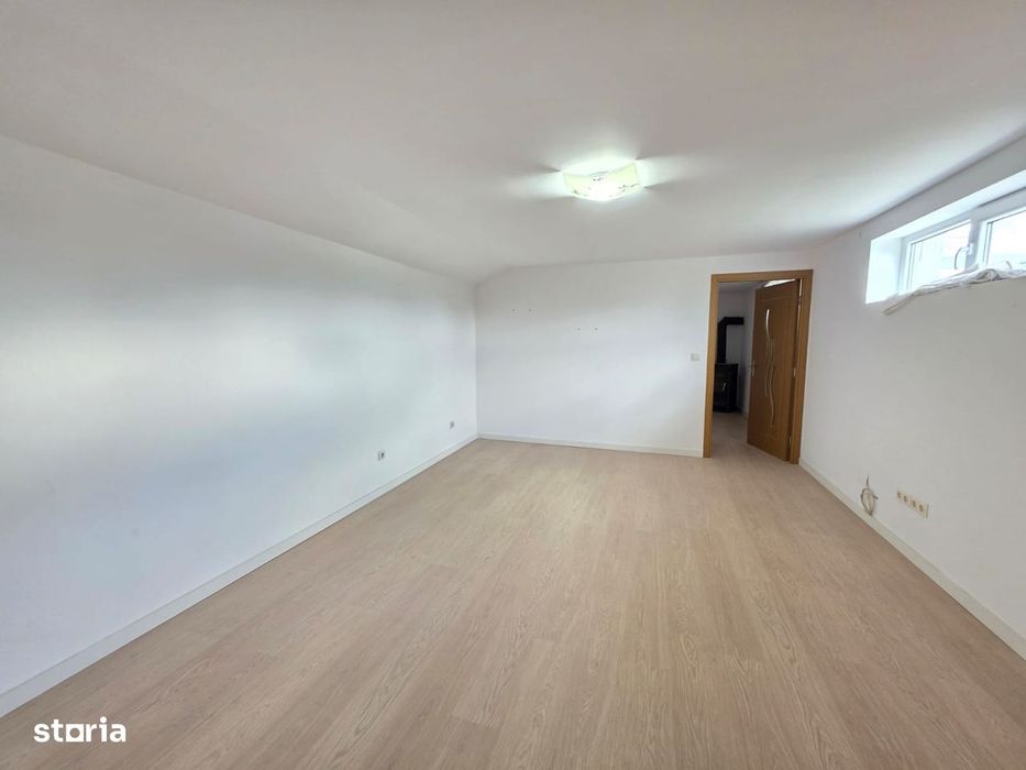 Casă zona Pieței Mari, din cărămidă, renovat recent, 4 camere