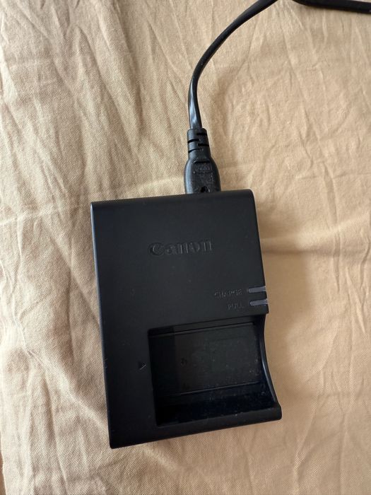 Canon EOS R50 - без следи от употреба