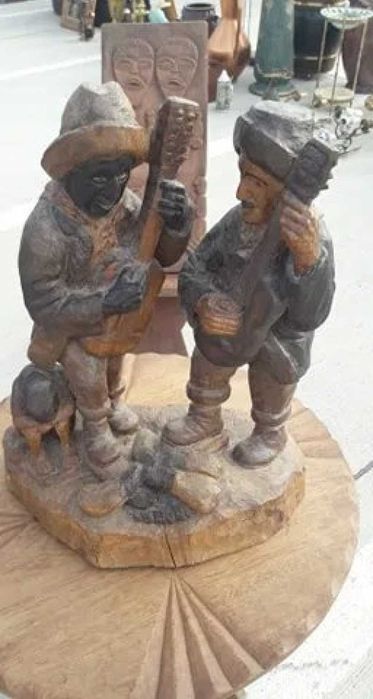 Statuie din lemn sculptat din esenta tare