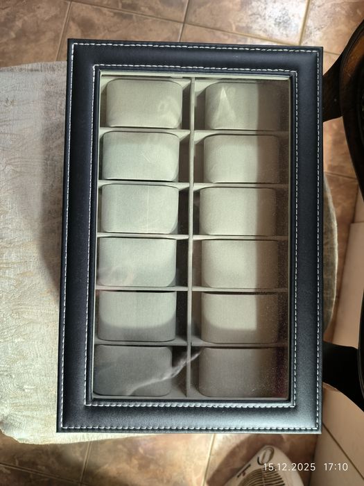 Кутия за 12 часовника и бижута