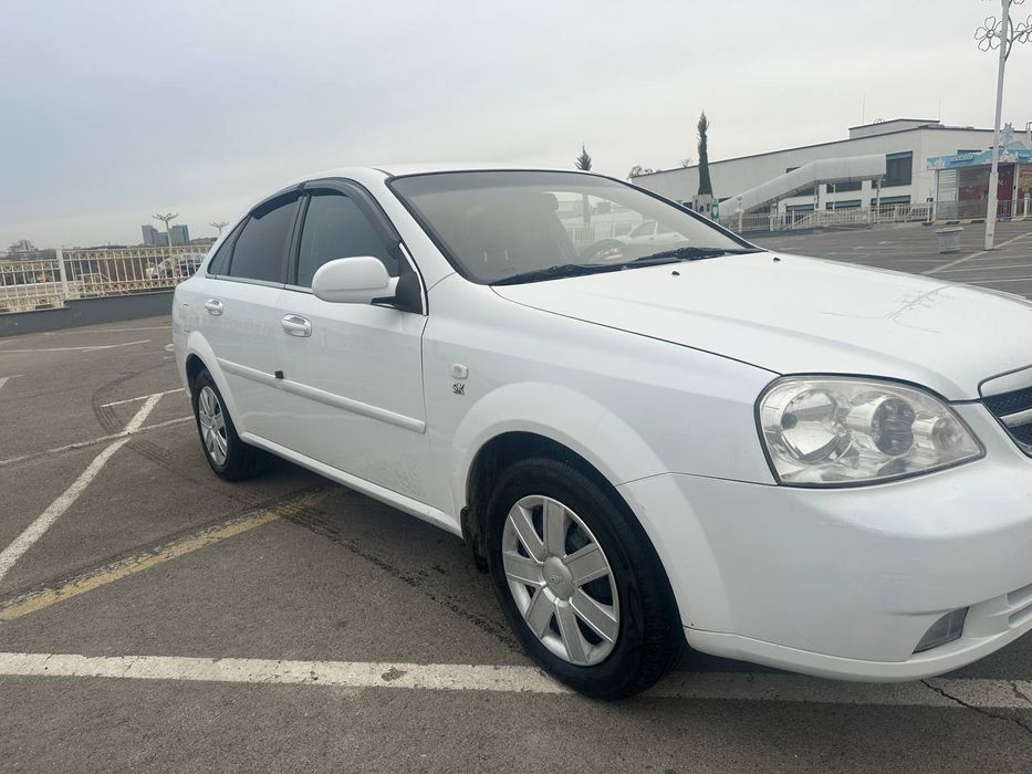 Продаётся машина Ласетти