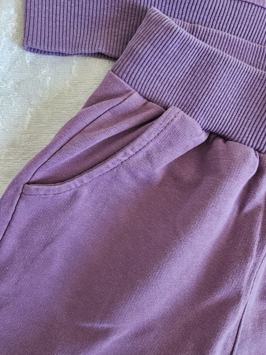 Продам костюм-двойку для,девочек