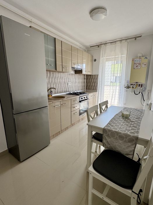 Apartament spatios, 2 camere, Floresti, zona Eroilor