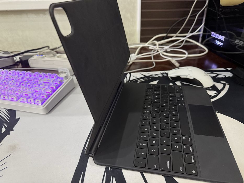 iPad pro 12.9 продам Apple Magic Keyboard для iPad 12.9 в идеале