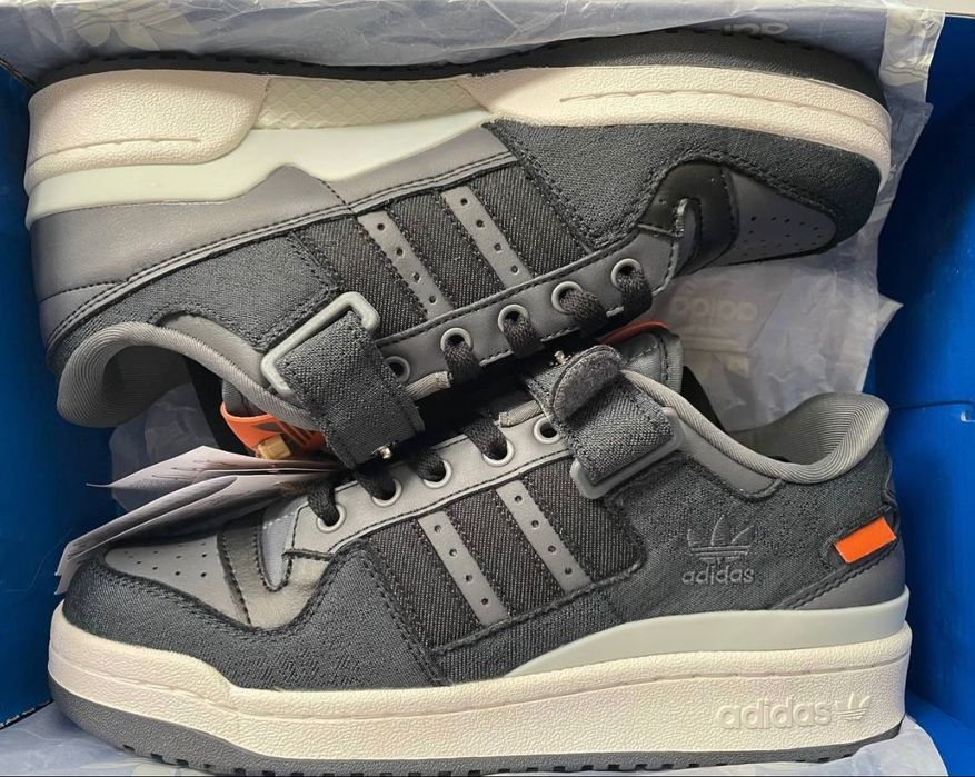 Фирменные кроссовки