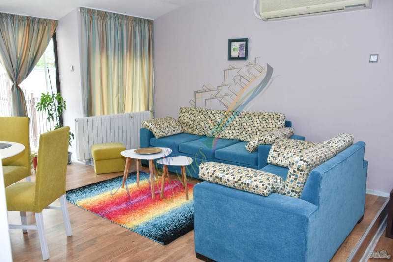 Чудесен тристаен апартамент във фамилна сграда