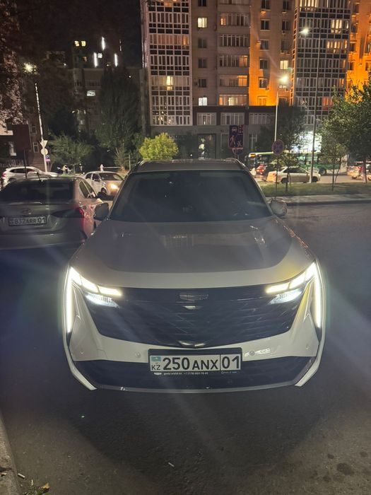 Geely Atlas машина