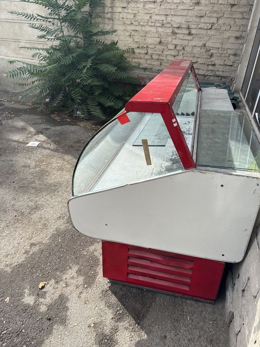 Vitrina xolodelnik