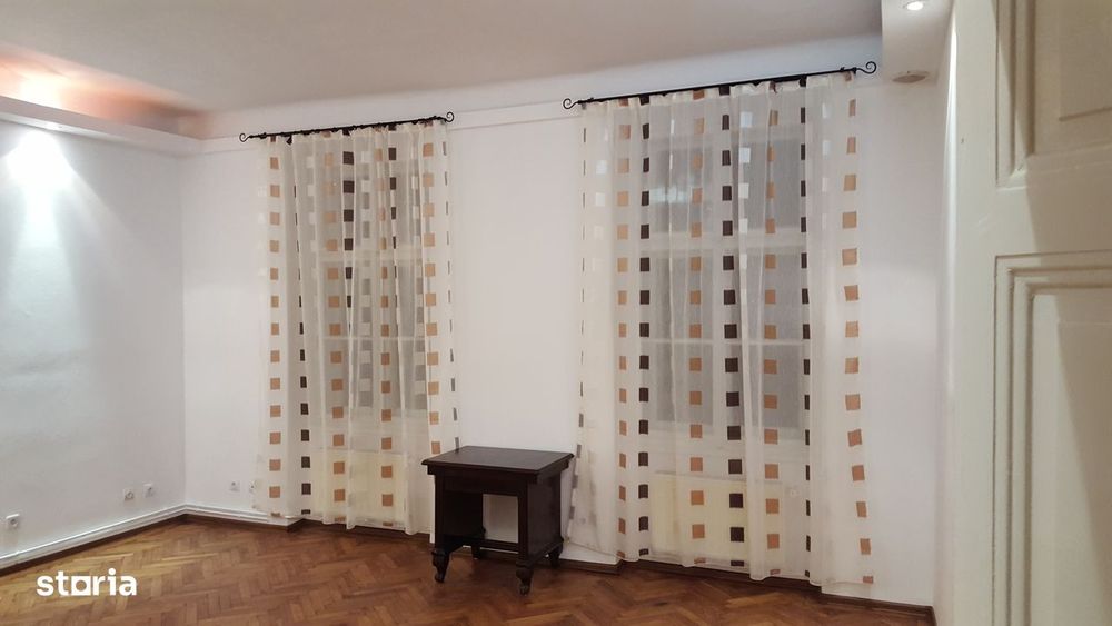 Apartament 3 camere la parter langa Parcul Sub Arini strada Rennes