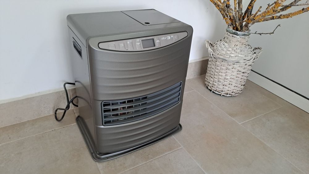 Японска отоплителна печка на керосин, течна газ Zibro LC - 130
За отоп