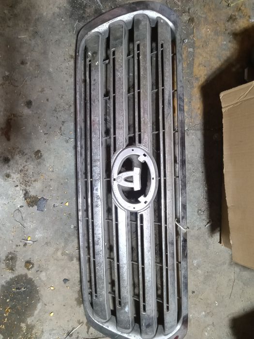 Решетку на автомашину Тайота