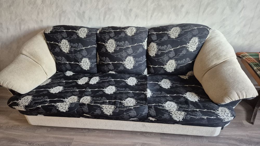 Продава запазен разтегателен  дивандиван