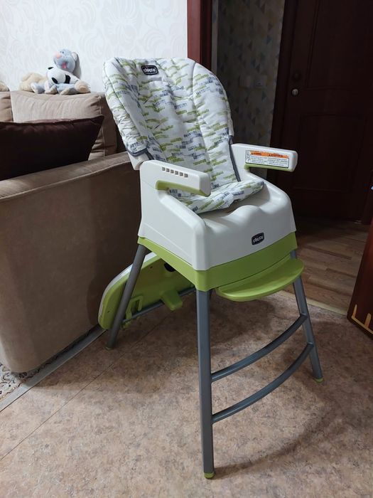 Продаю детский стульчик chicco