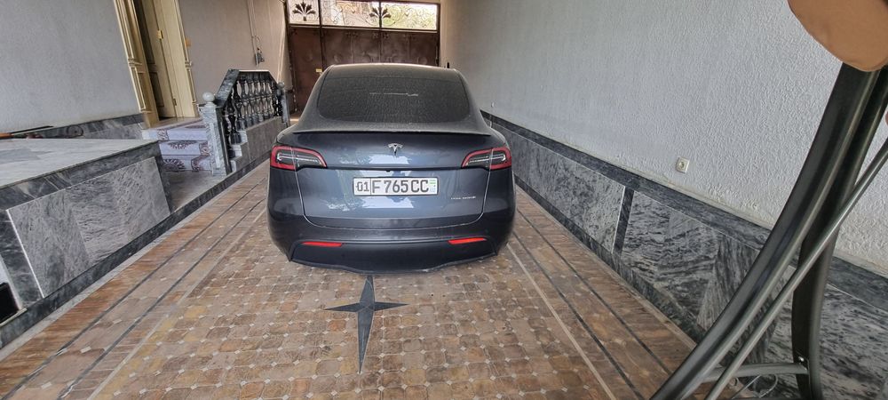 Tesla model y srochno