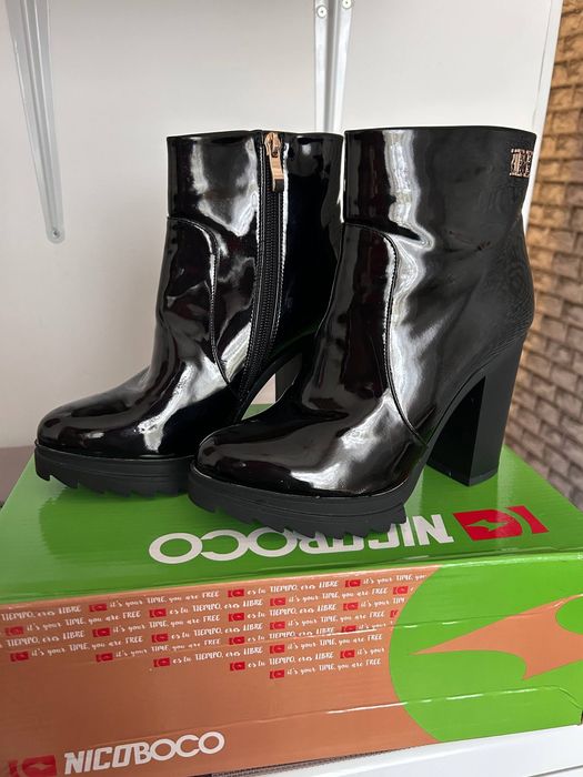 Продам сапожки на каблуках Rusimoni