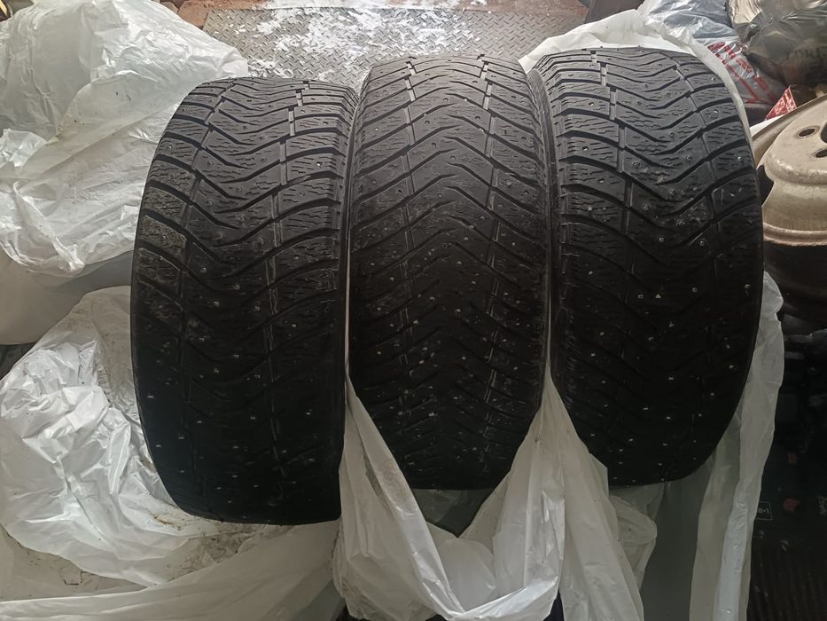 Продам шины 235/45/18