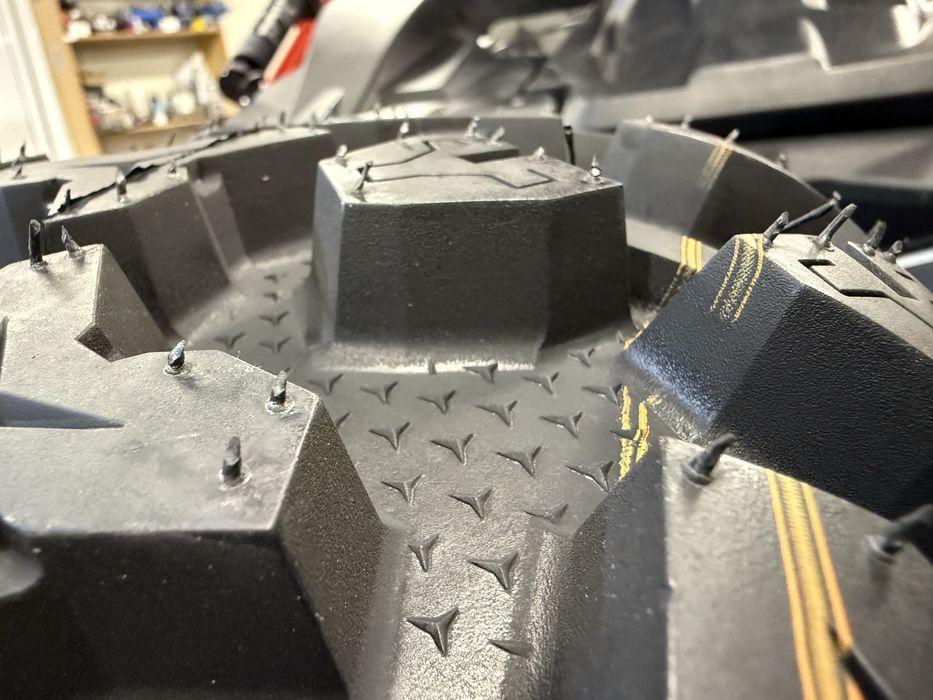 Гуми за УТВ В3036 30х10х14