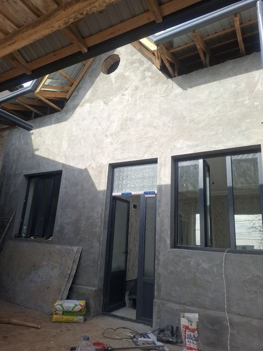 Uy sotiladi 1,5sotix 4xona