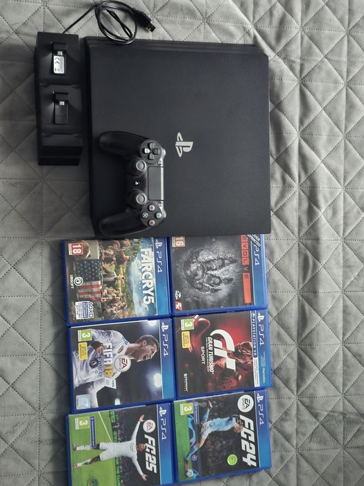 Vând PS 4 Pro, 1 Tb, ca nou
